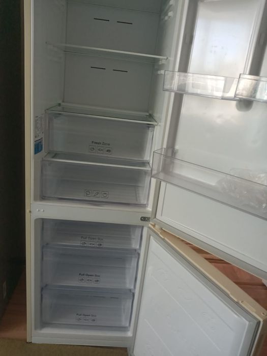 Продаётся холодилник самсунг