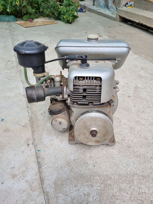 Vând motor pompa benzina funcțional.