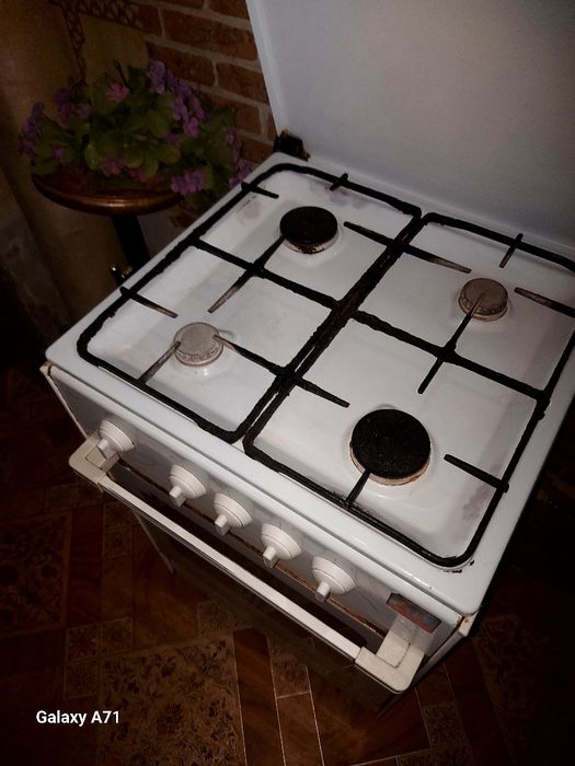 Продам газовую плиту