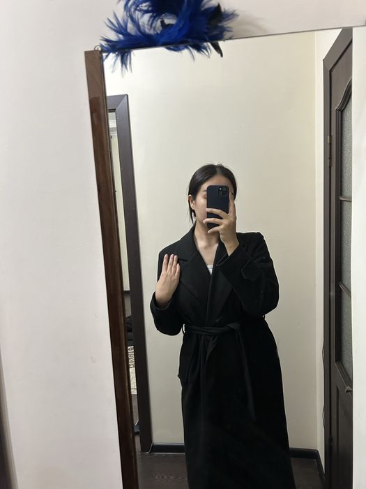 Черное демисезонное пальто