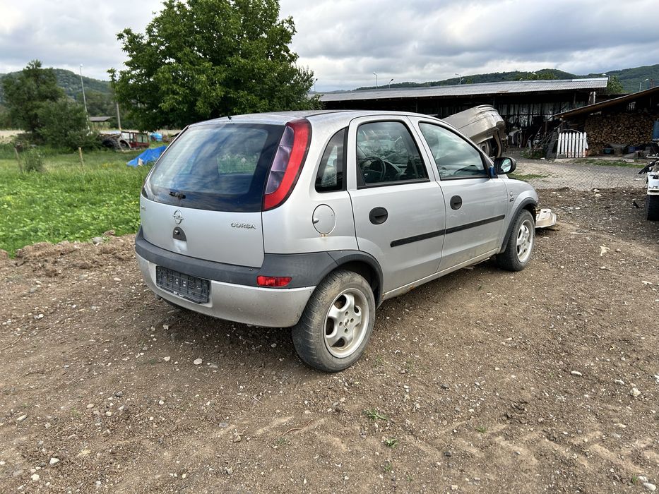 Vand Opel Corsa intreaga sau la dezmembrari motor Z10XE
