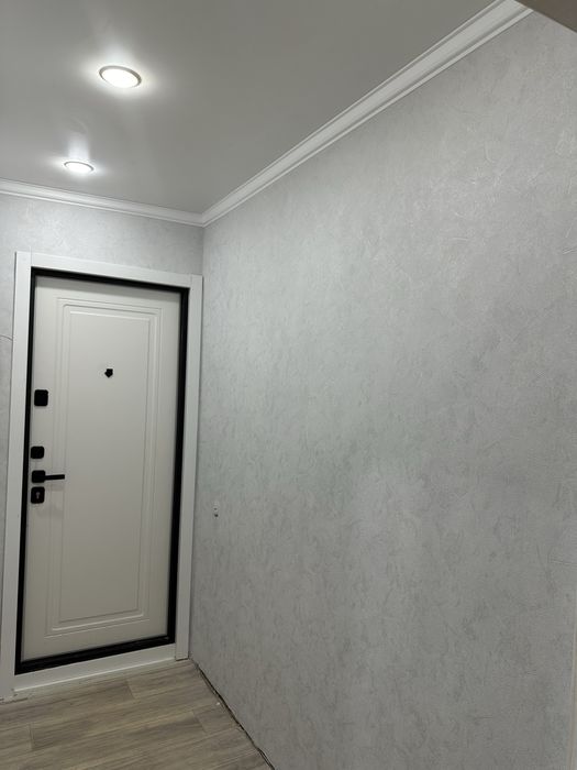 Поклейка  обоев.Вытяжка стен