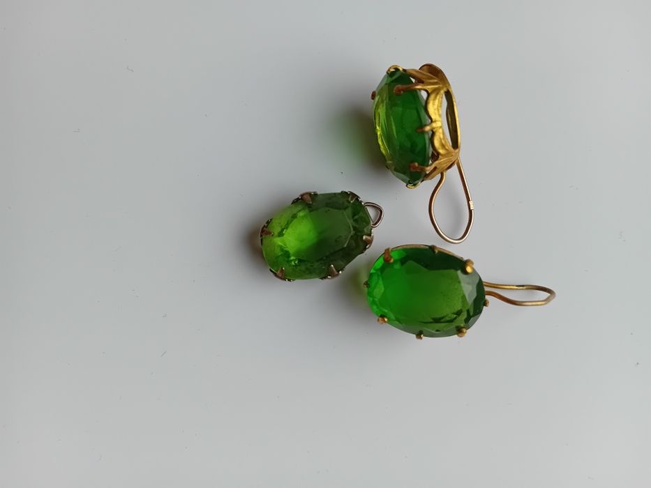 Cercei alama aurită cu pietre verzi