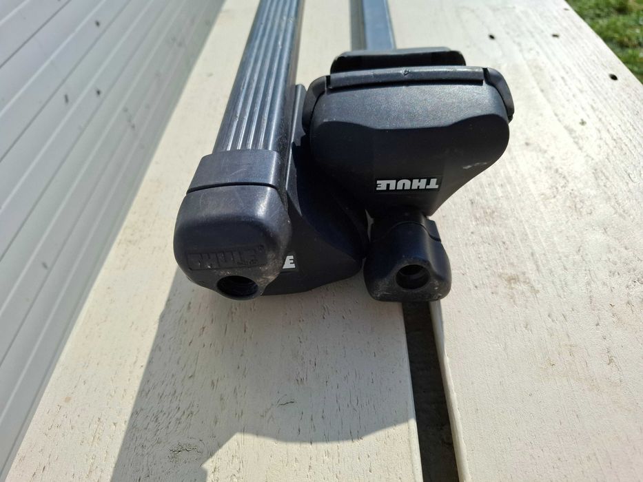 Thule Roofbar (универсален багажник за монтаж на рейлинг)