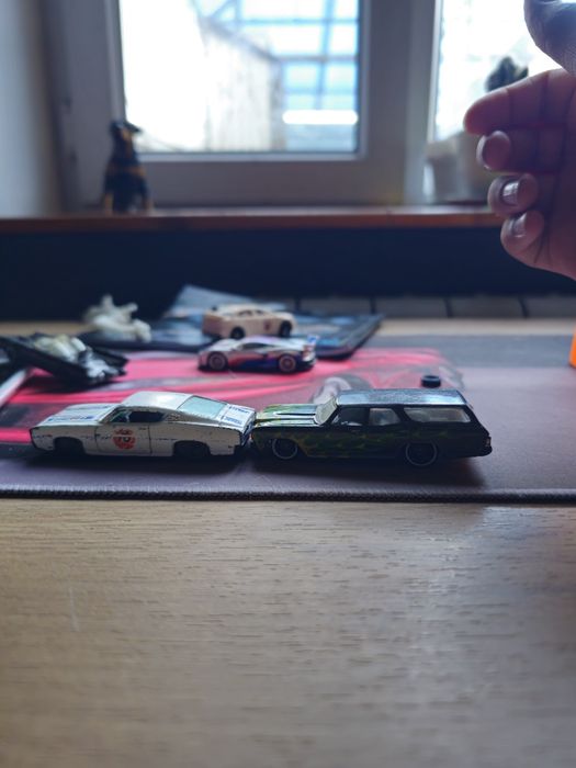 2 машинки Hot wheels 2008 года