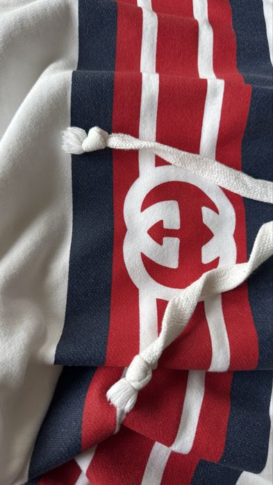 Hanorac Gucci logo