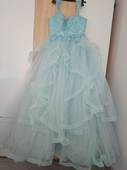 Небесно синя рокля