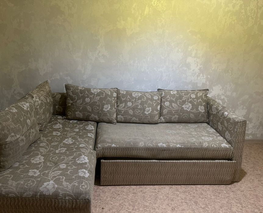 Диван отдам даром срочно