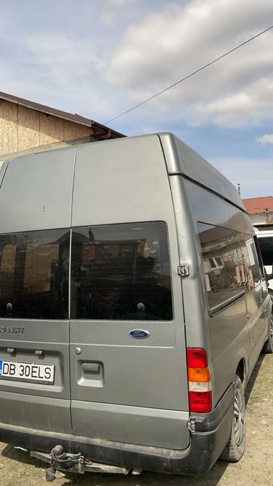 Vând Ford transit 8+1 Mașina numai are asigurare și ITP