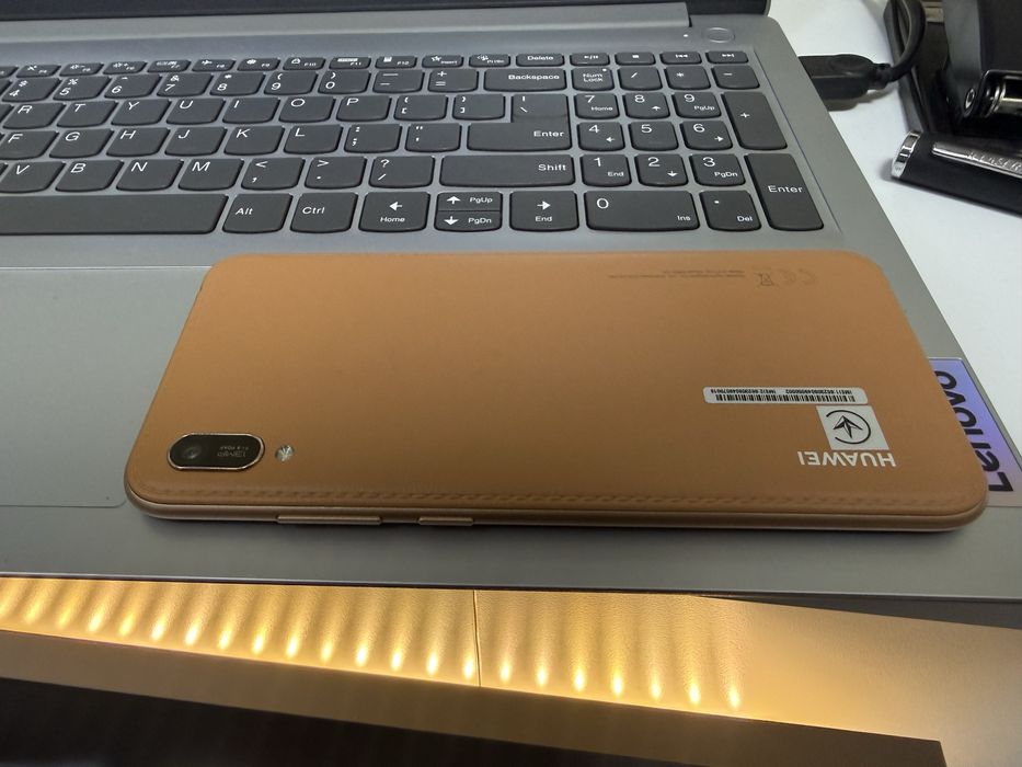 Telefon huawei  aproape nou