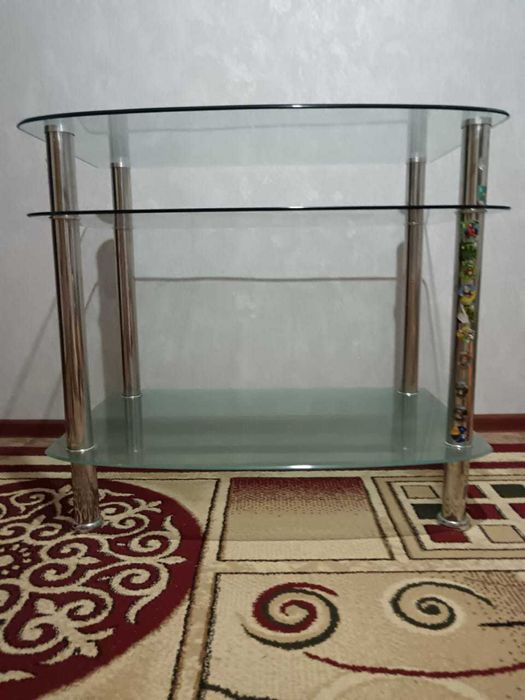 Продам стеклянную подставку под телевизора