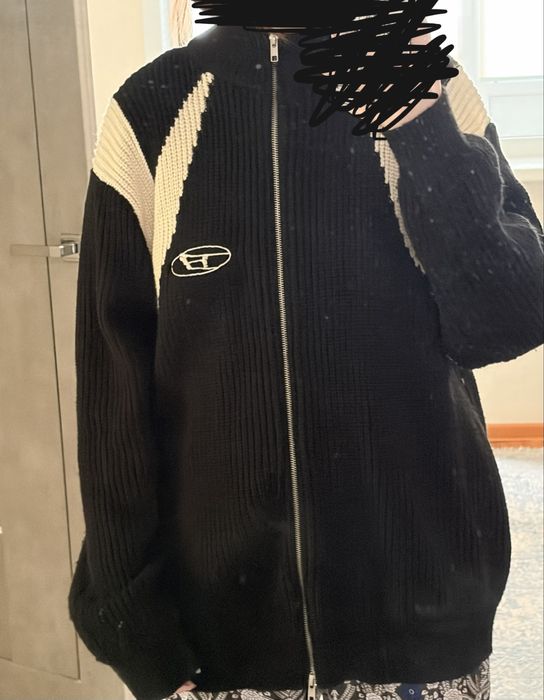 продам 3 вязанных свитера