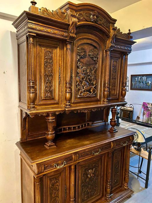 Бюфет с богата дърворезба Холандия