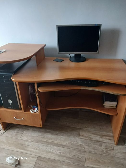 Стол компьютерный