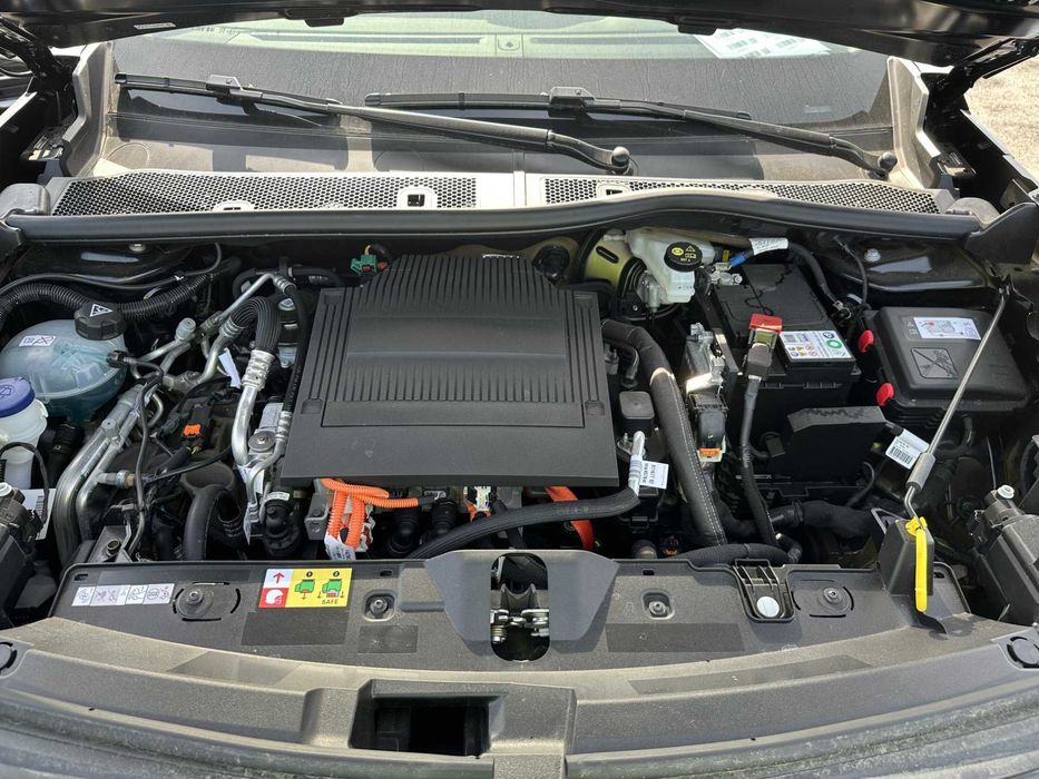 Peugeot 2008 electric, an 2024, baterie 50kW, 136CP, 2800km, garantie