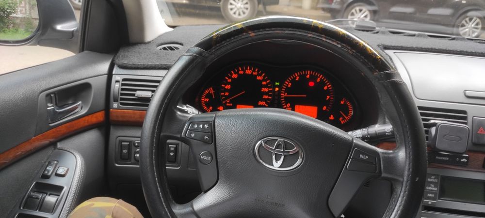 Продам автомобиль Тойота Авенсис