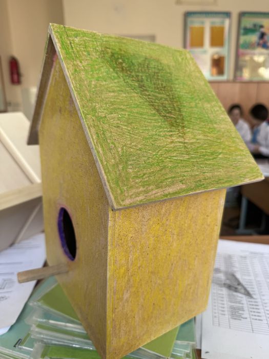 Құс ұяшығы жаңа қолданылмаған әдемі