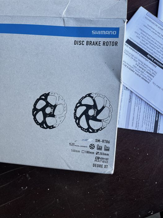 Disc shimano rt76L   203mm