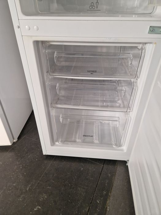 Хладилник с фризер Electrolux A++ 55 см широк