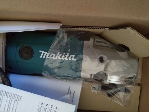 MAKITA GA 9020 RF - ъглошлайф