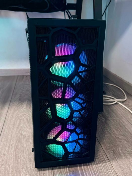 PC Ryzen 7 9700X / RX 6700 XT 12GB / 32GB DDR5 / 1.5TB M.2
