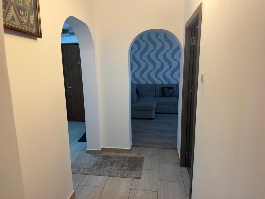 Proprietar inchiriez apartament 3 camere