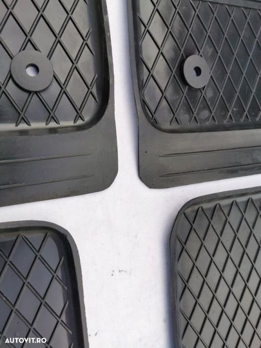 Covorase cauciuc tip tavita  Astra K 2015-2022 cu clipsuri de prindere