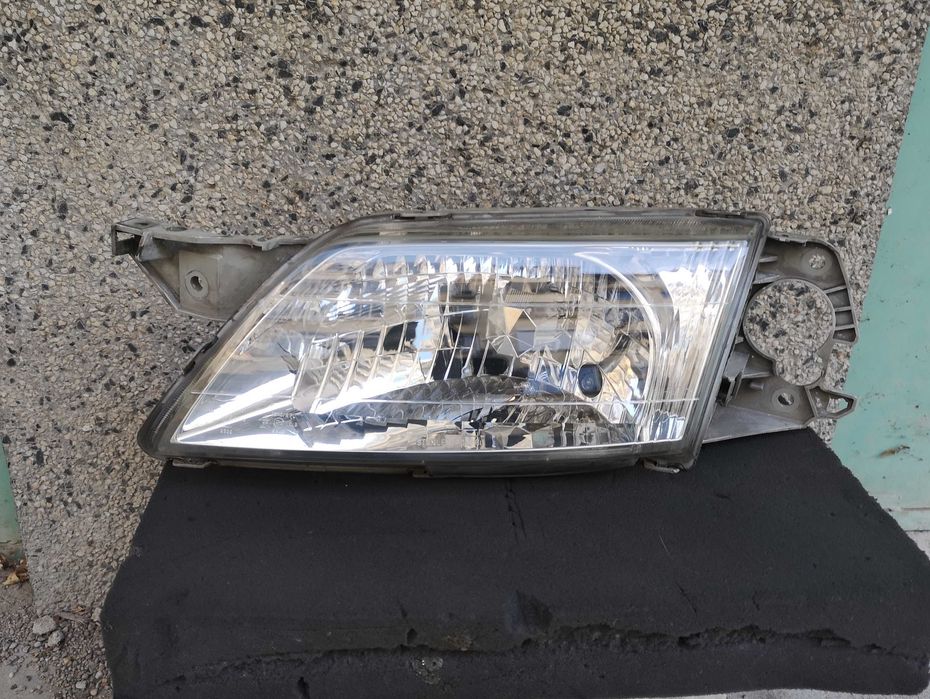 Оригинален фар Мазда  Mazda Premacy