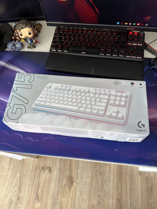 Logitech G715 TKL – безжична механична клавиатура, бяла