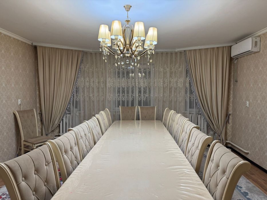 Продам гостевой стол и стулья