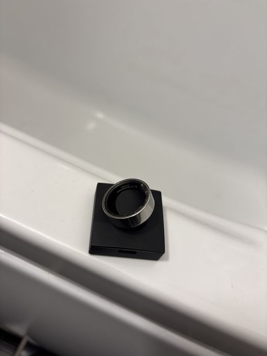 Ultrahuman Ring Air S09  Raw Titanium+ Charging Dock