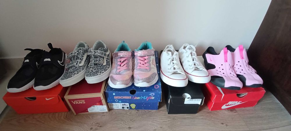 Детски обувки 35 номер маратонки Sketchers и сандали Nike