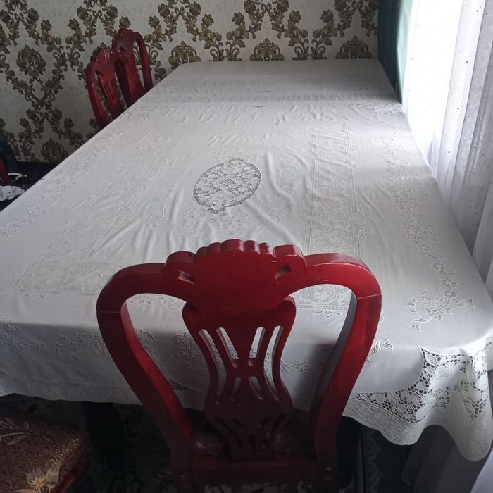 Стол мен орындықтар сатылады