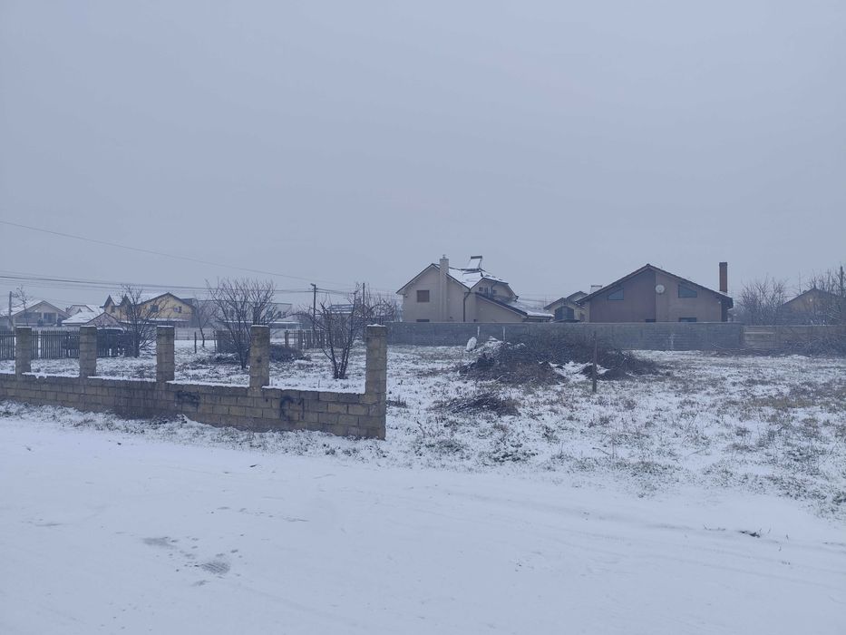 Teren 934 mp Capsunarie, lânga strada Principala