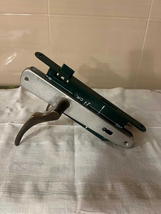 Секретна брава с дръжка