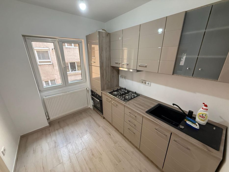 Ofer spre închiriere Apartament 3 camere  + zona de luat masa Etaj 1