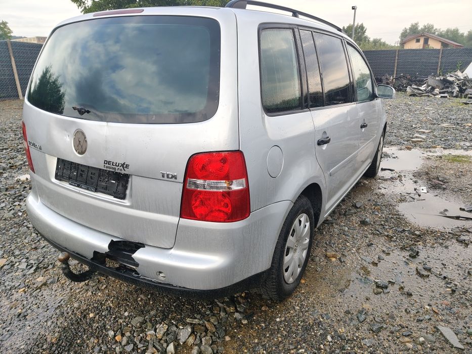 Piese motor cutie ușa haion cârlig dpf caseta scaun caseta direcție alternator compresor clima electromotor ceasuri bord  modul fuzeta vw Touran 1.9d