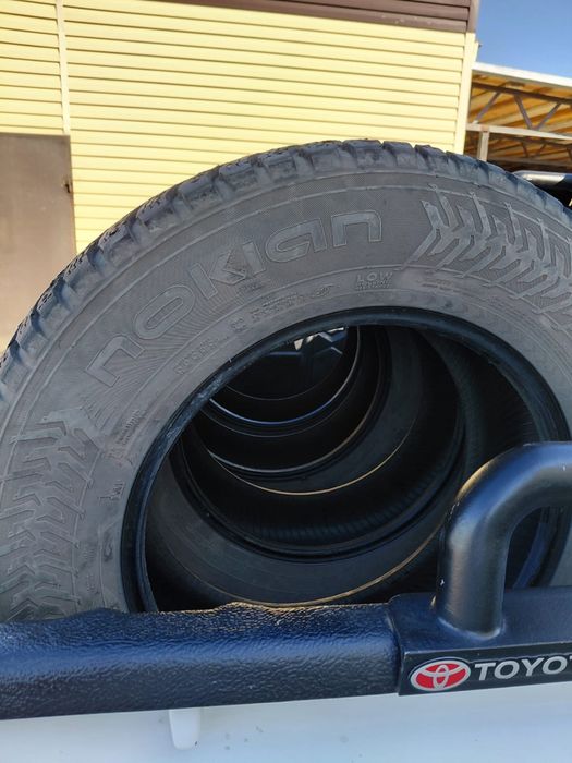 Продам шины шипы r18 285/60