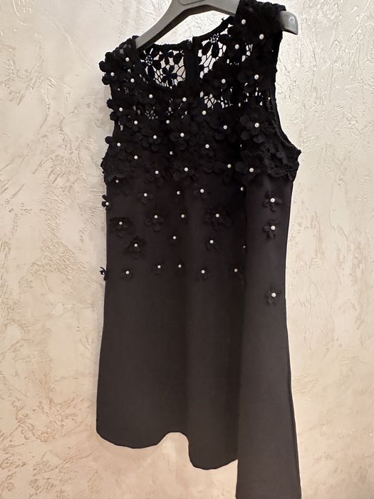 Шикарные платья и костюмы девочкам