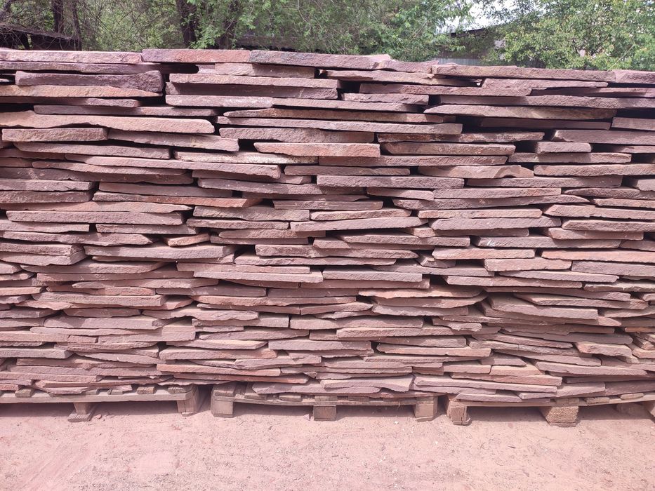 Камень Плитняк  Красный