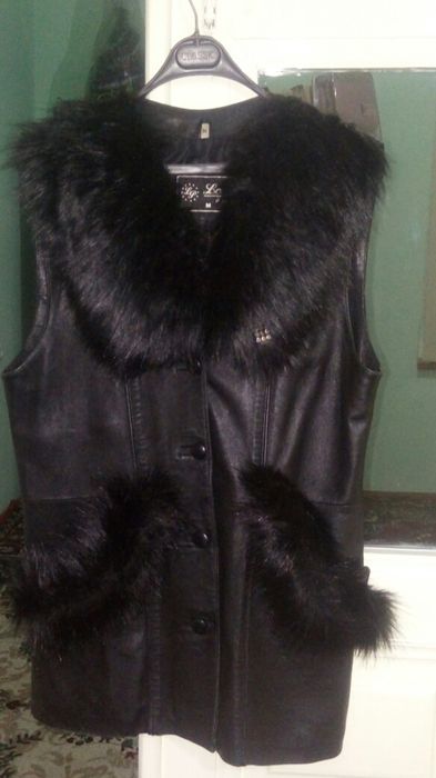 Безрукавка женская