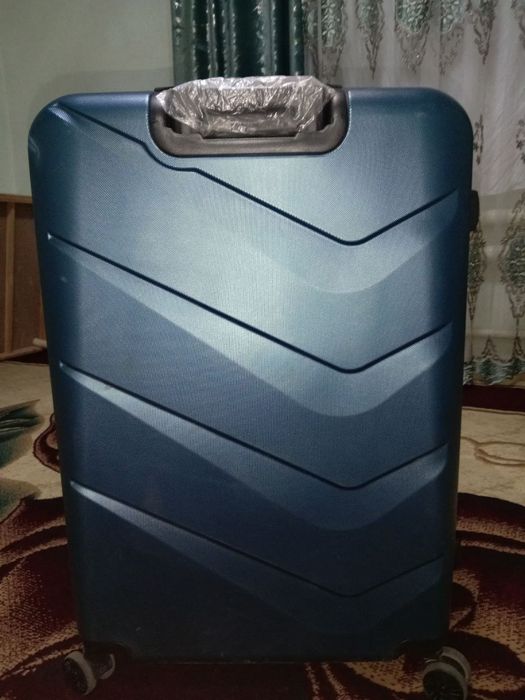 Улкен чемодан ишине быраз зат сыйады Товар ақшасына лайық