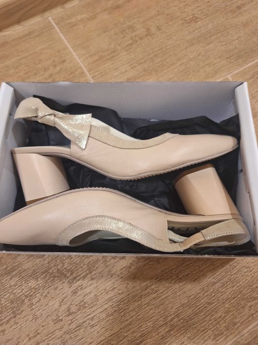 Продавам дамски обувки естествена кожа