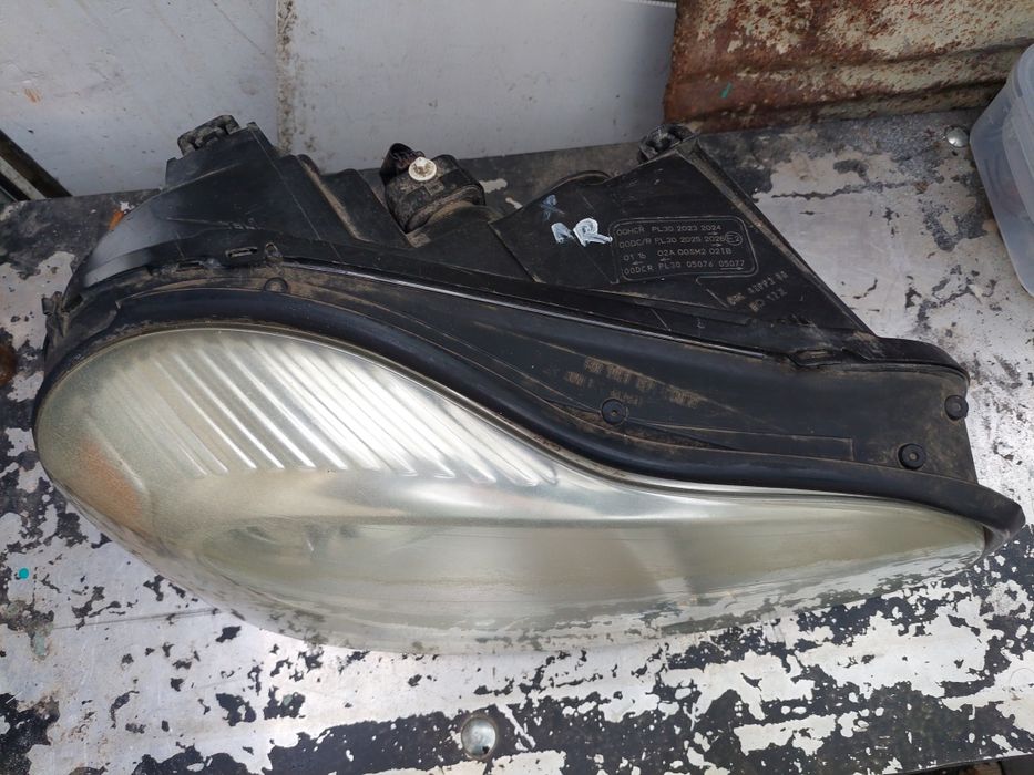 Far dreapta xenon Volvo XC 90 Anglia cod 3127048 RHD
