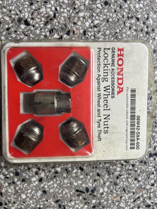 Секретни гайки Honda