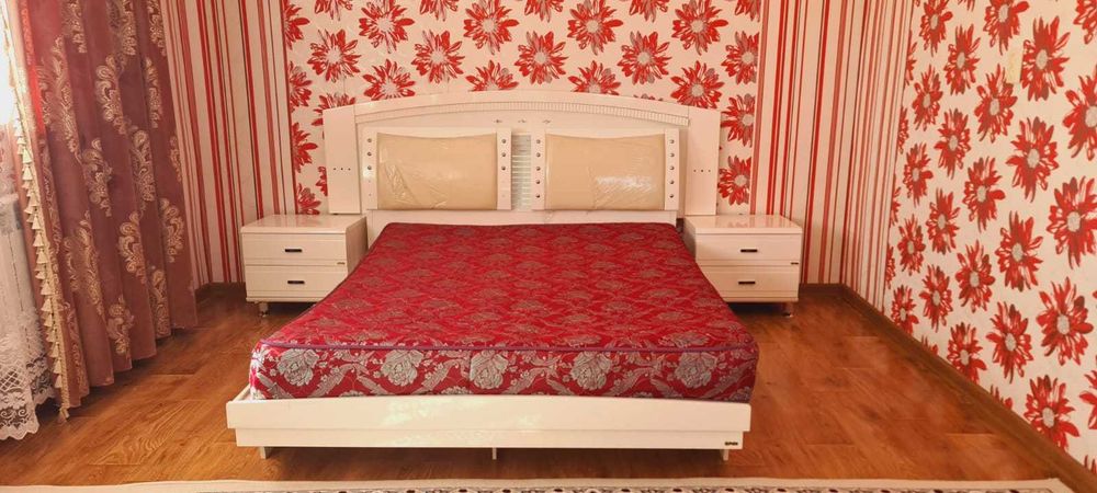 Продается кровать с тумбочками