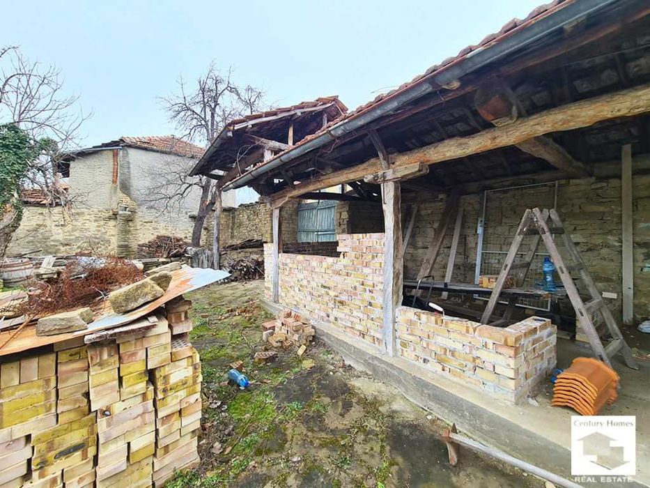 170283 Къща с просторен двор и стопански постройки в с. Косарка