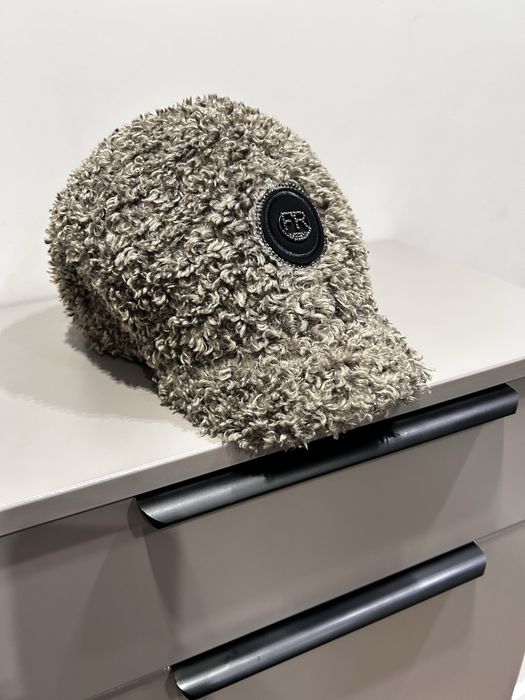 Продам кепку с ушками, зима