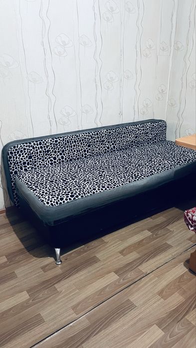 Продается диван в хорошем состоянии