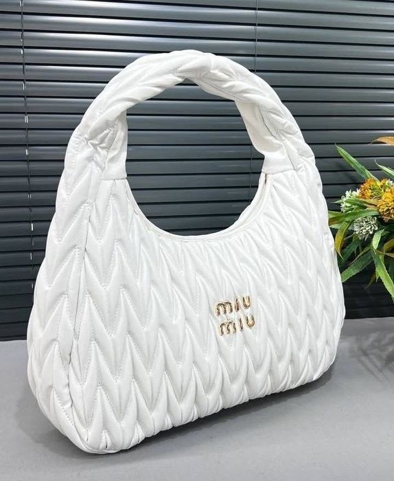 Geanta damă alb imaculat,logo metalic auriu, saculet, etichetă